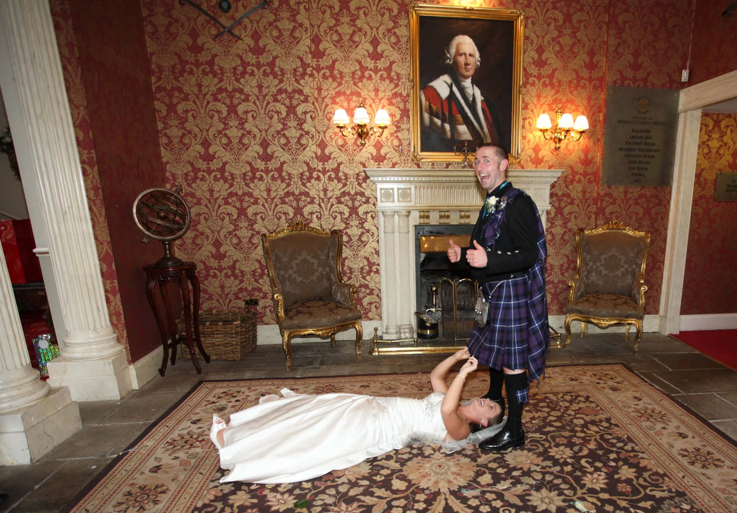 Cheeky_wedding_pic_kilt.jpg