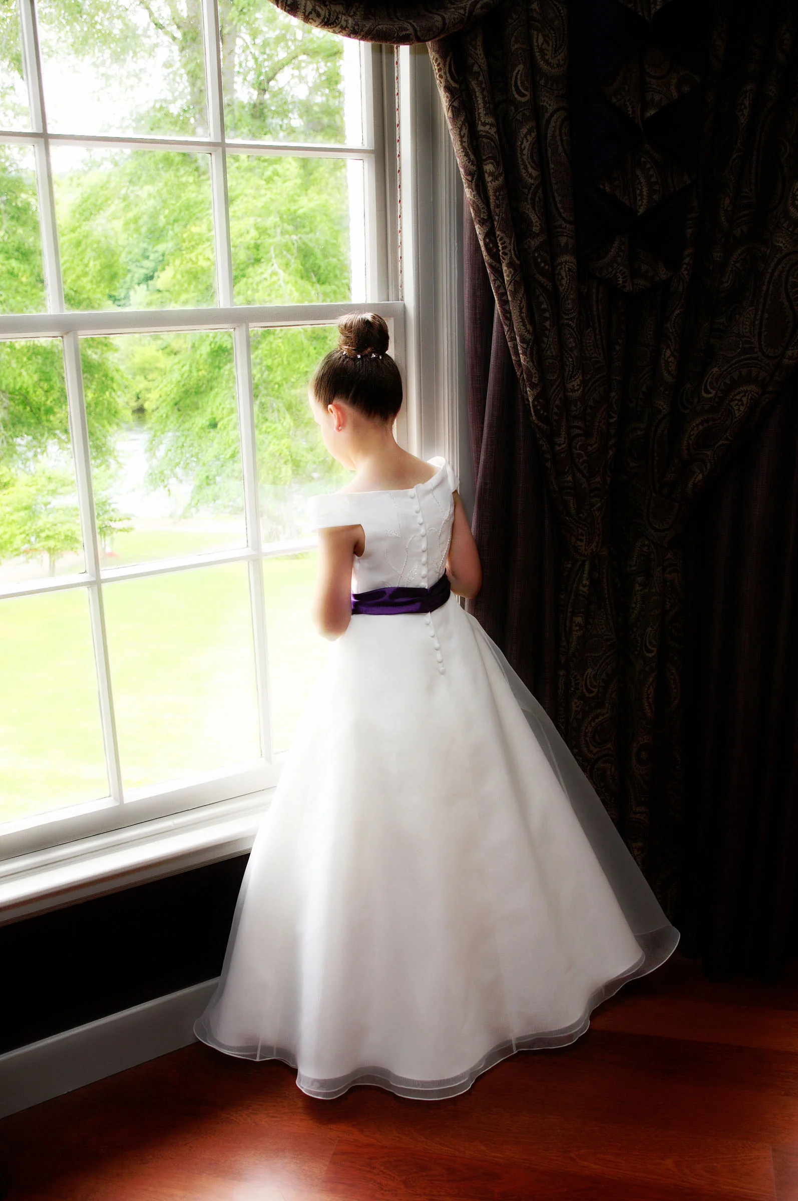 Flower_Girl_at_window.jpg