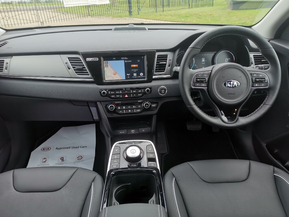 kia eniro interior