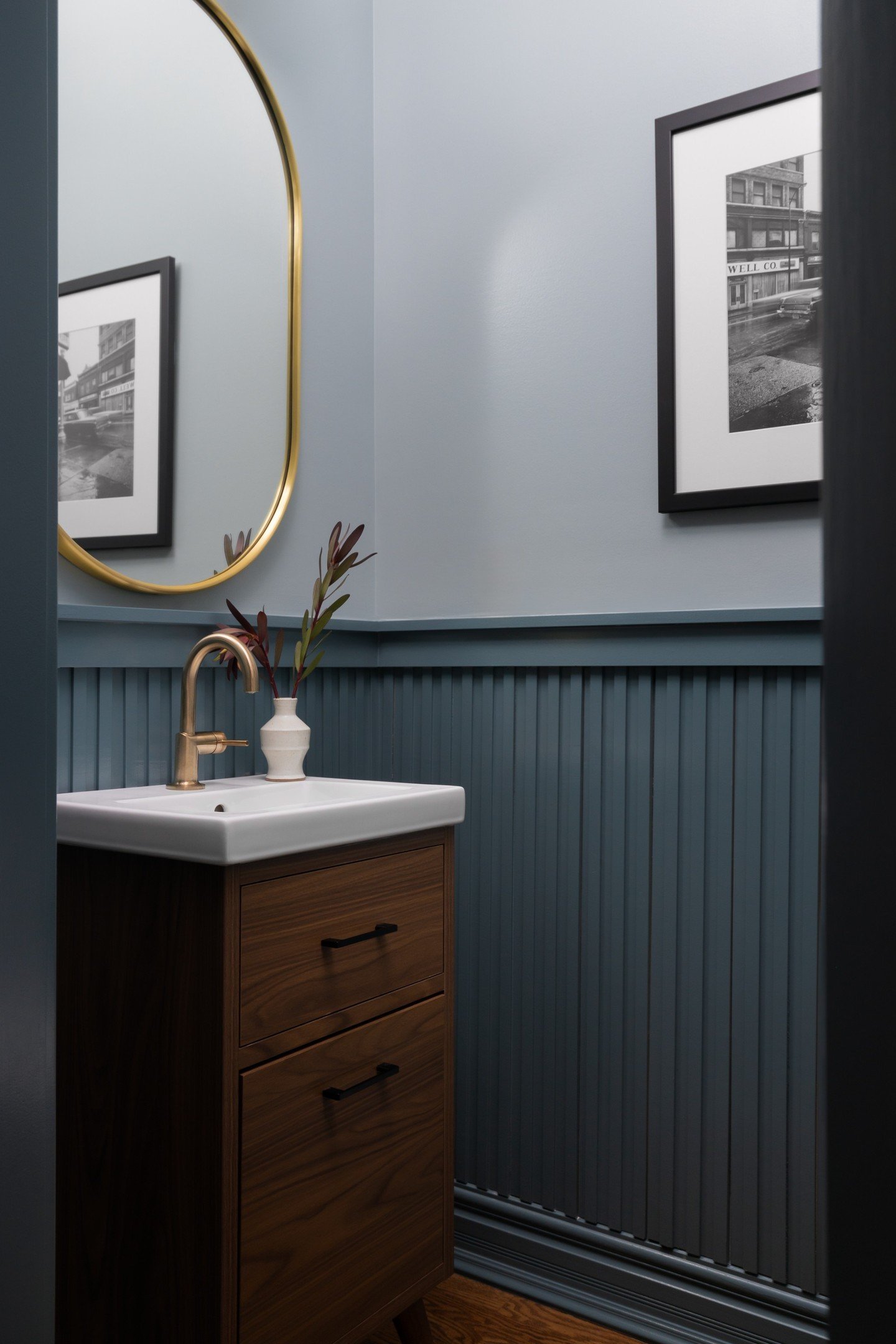 Wainscot kits are a great way to add some texture to your walls. Danielle and Michael used our Kessler Wainscot kit in this beautiful bathroom. Check out our other profiles below.
-
https://www.ornamental.com/wainscot-kits
-
📷 @clarkandaldine
-
#Orn