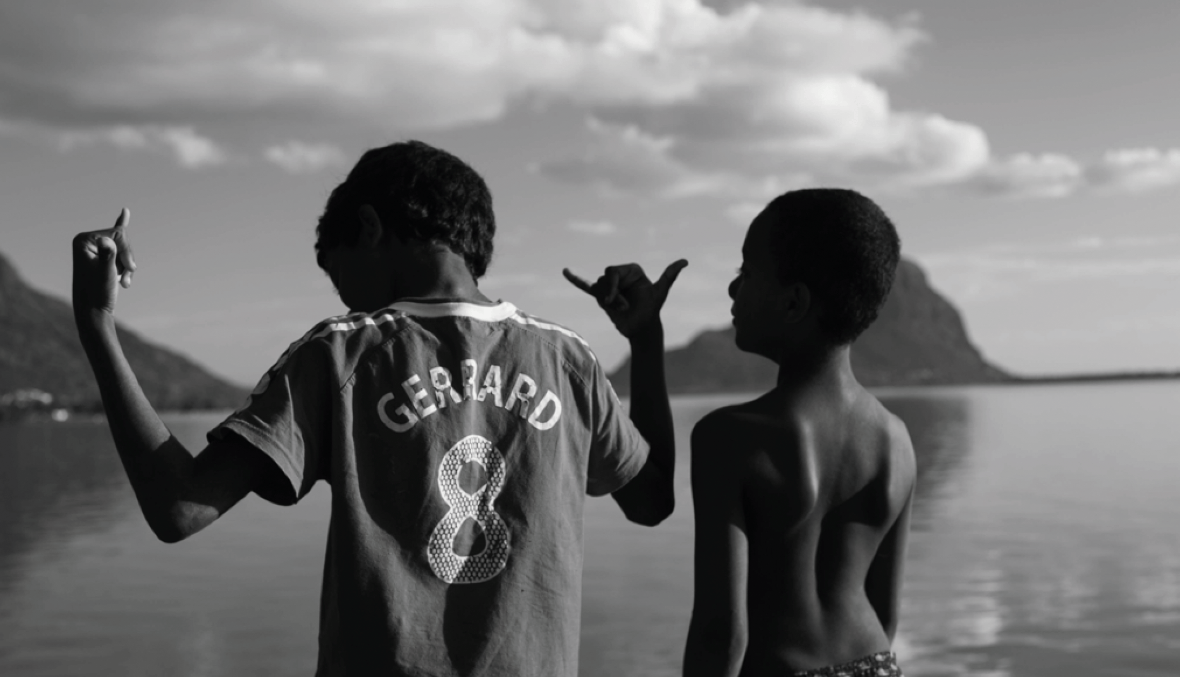 boy-liverpool-shirt-mauritius-football-landscape-djuneid-dulloo.png