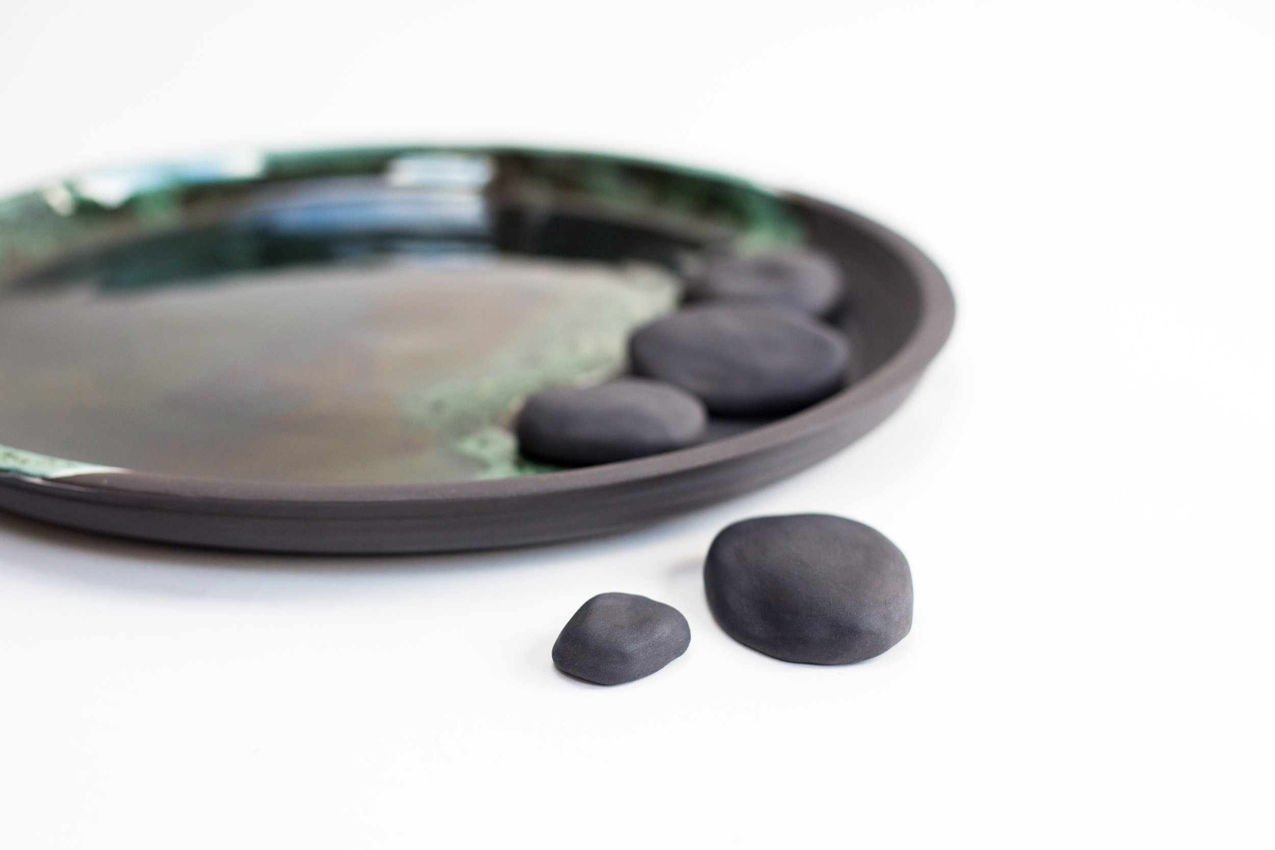 KA Ceramics Shoreline pebble dish 37cm x 3cm profile view.jpg