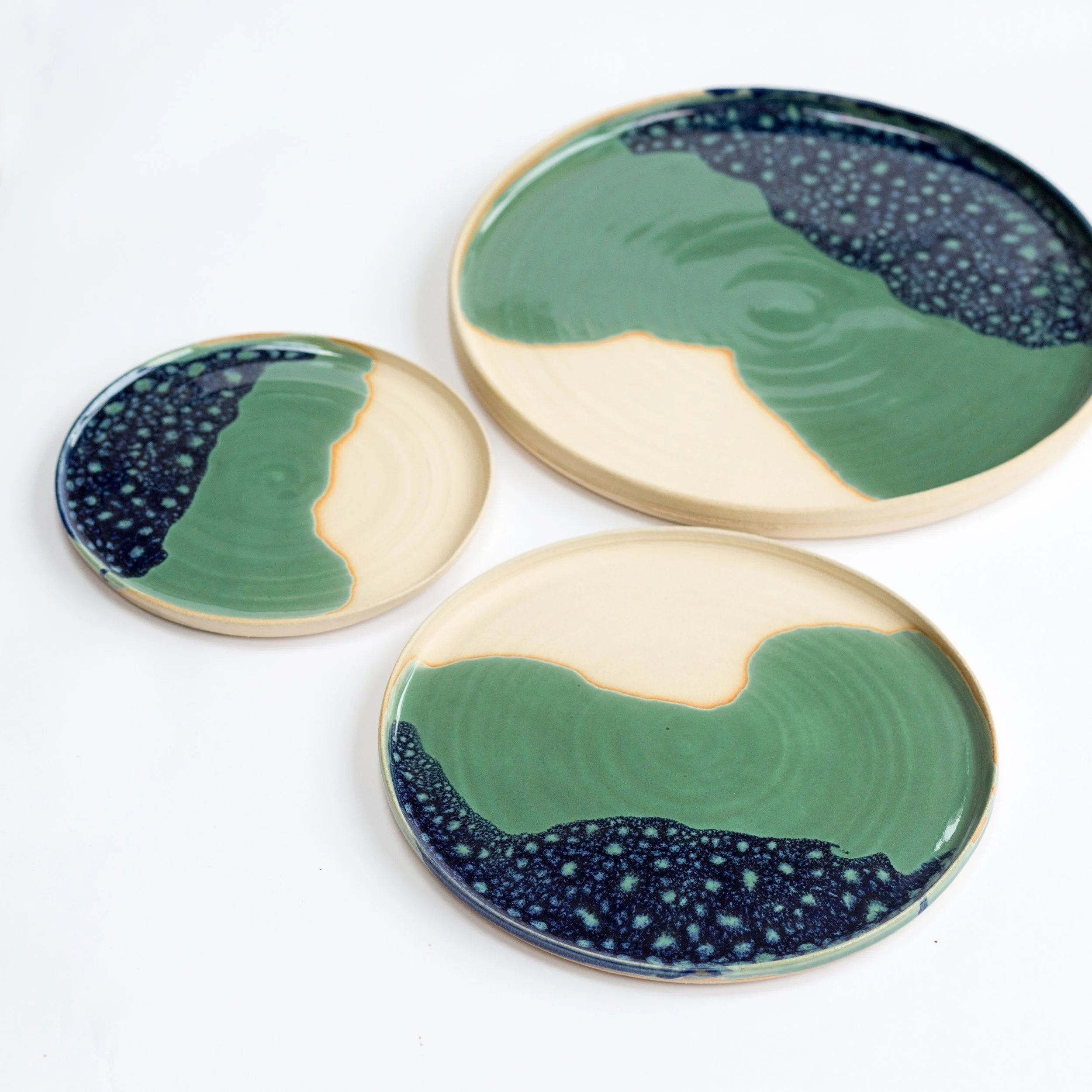KA+Ceramics+Rockpool+plates+small%2822cm+x+2cm%29%2C+large%2828cm+x+2cm%29and+platter%2836cm+x+2.5cm%29.+Photography+by+Clare+Bowes+1+copy.jpg