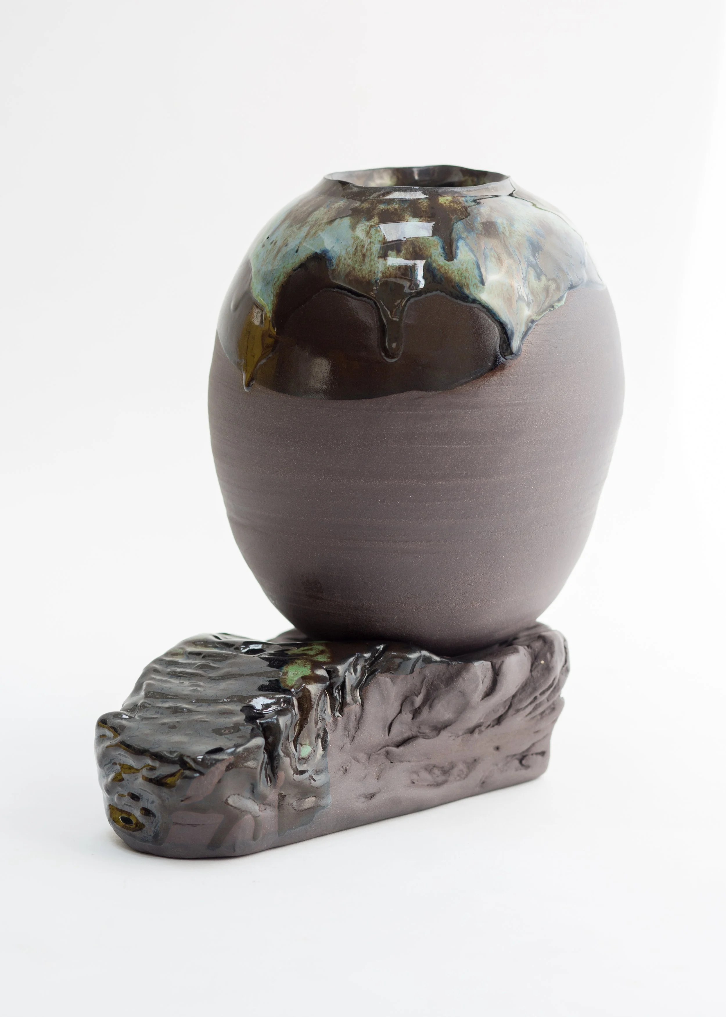 3.Kirsty Adams Ceramics Cullernose Point Tenmoku collection schwartz black clay 5.jpg