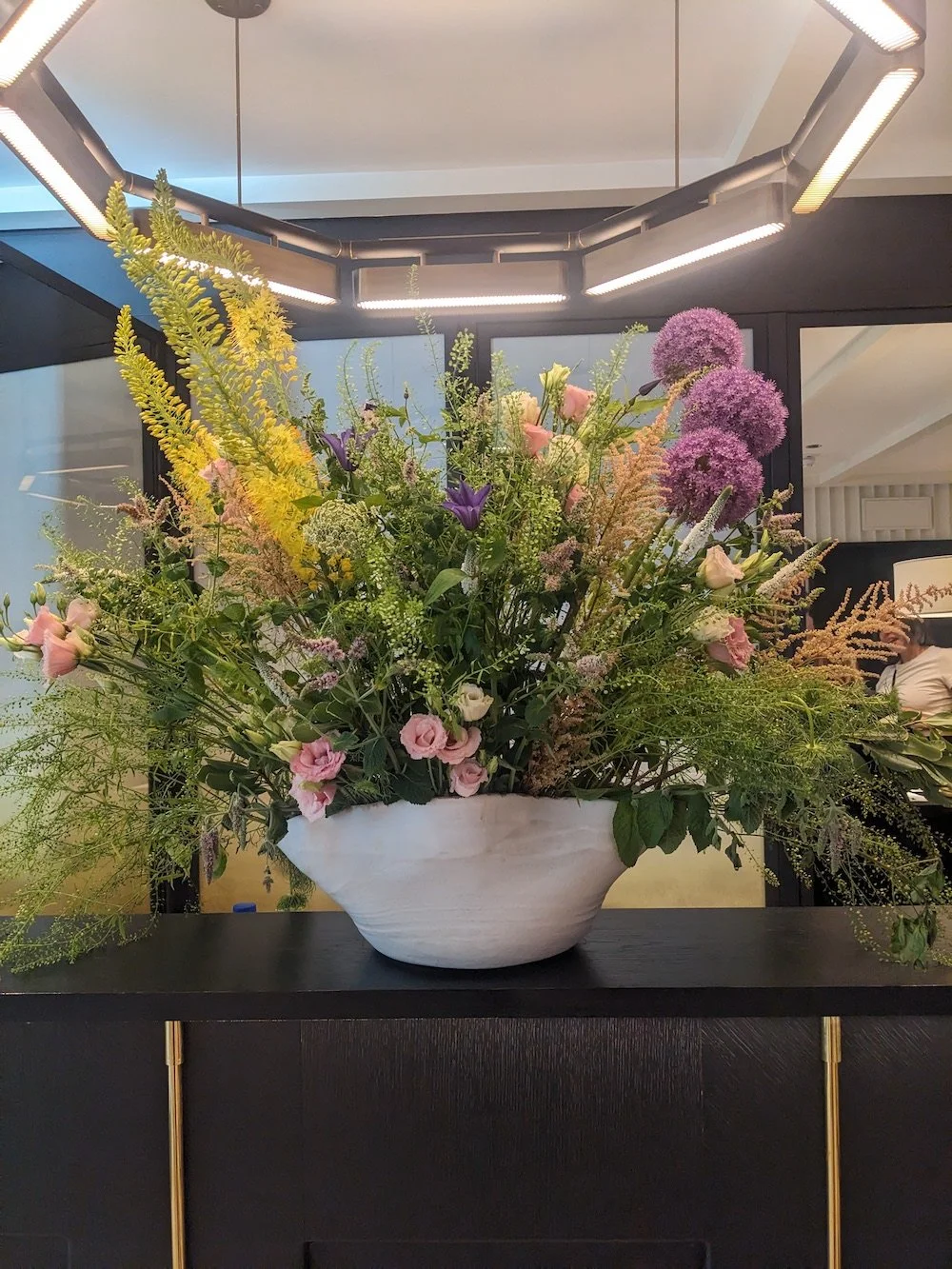 Large vase Brasserie Constance.jpg