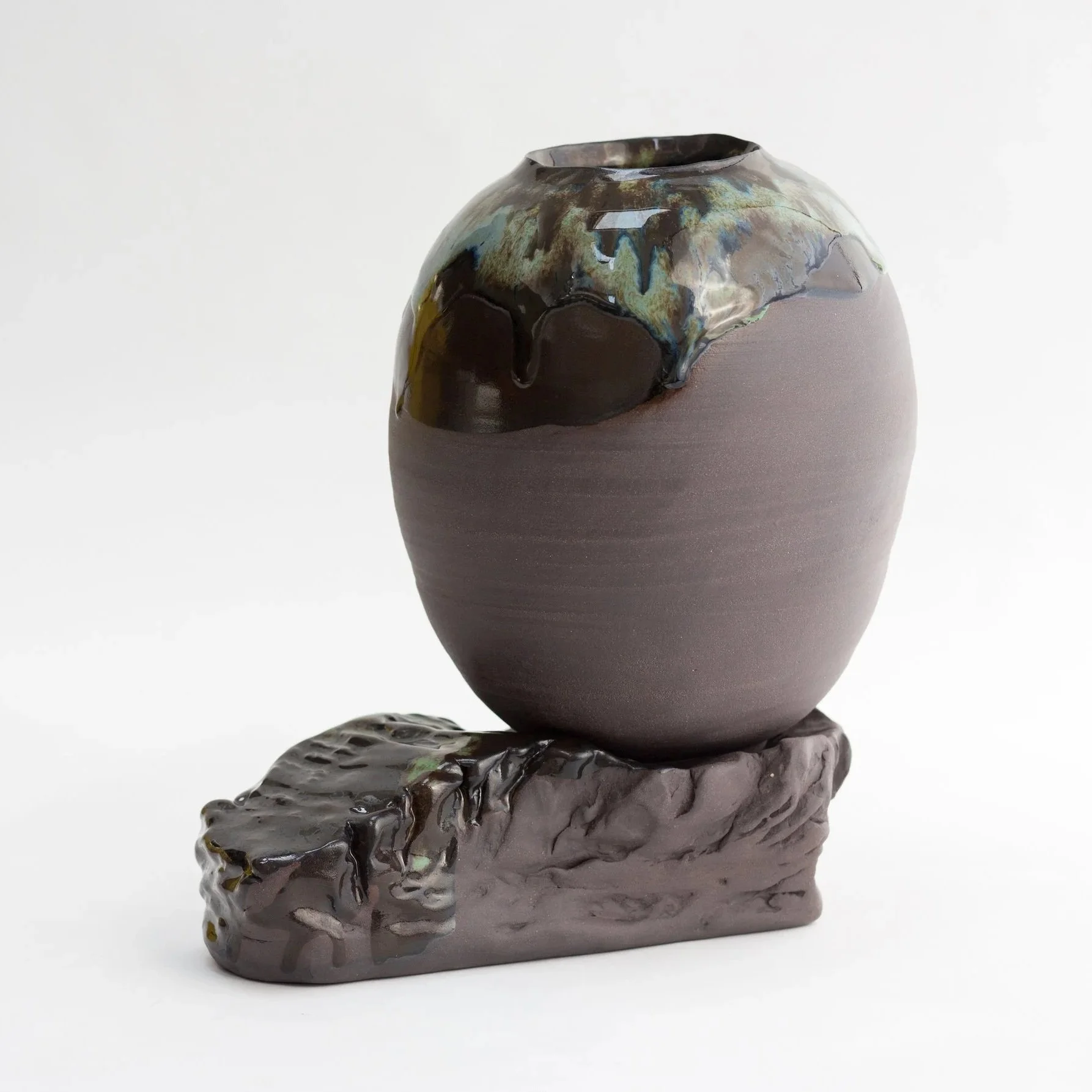 3.Kirsty+Adams+Ceramics+Cullernose+Point+Tenmoku+collection+schwartz+black+clay+4.jpg