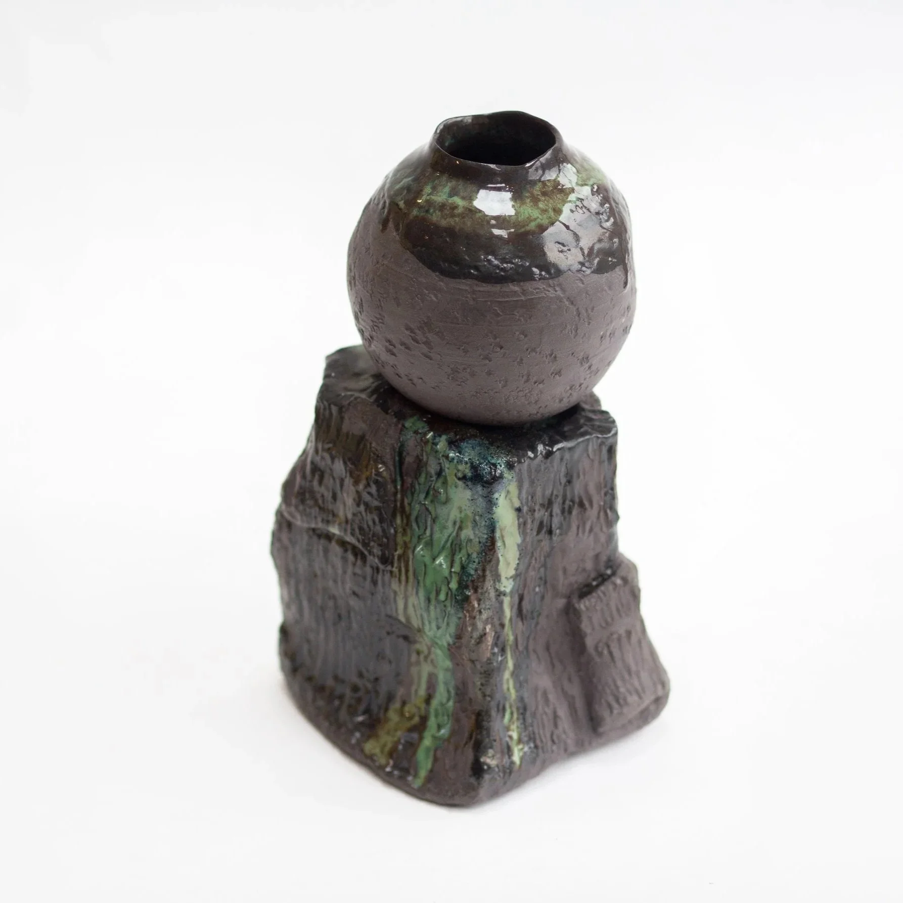 NEW Small organic moon jar and steep rock, Cullernose collection