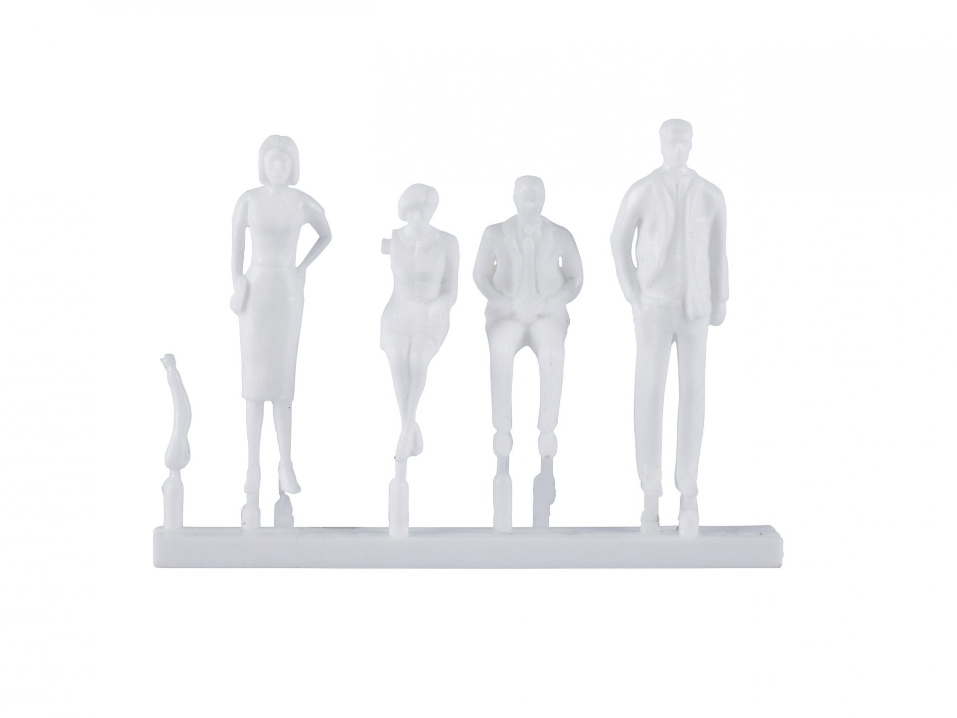 Figurines Hermoli, non peintes, blanches, 1:33, 4 piétons différents, debout / assis