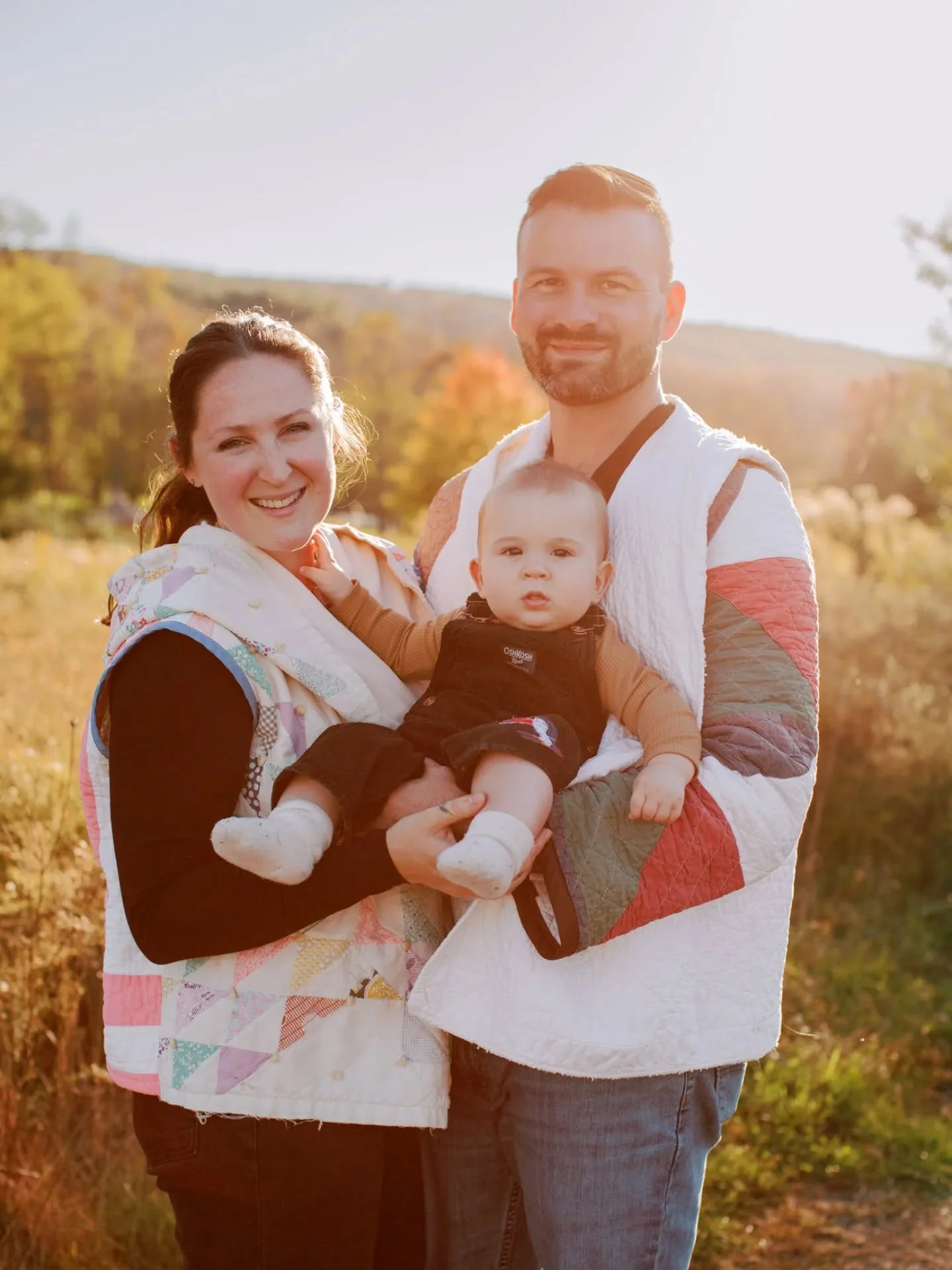 📢 Friendly announcement! 📢 I have ONE fall photo session left before my calendar is full. After that, the earliest available spot will be December 1. Head to www.canister.photography if you'd like to book the last remaining session. It can be any o