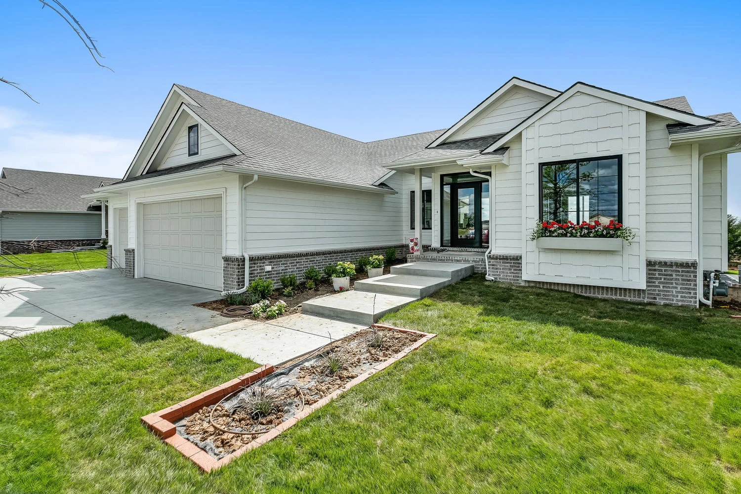 8207 E 33rd Ct S Wichita KS-large-003-38-Front Entryway-1500x1000-72dpi.jpg