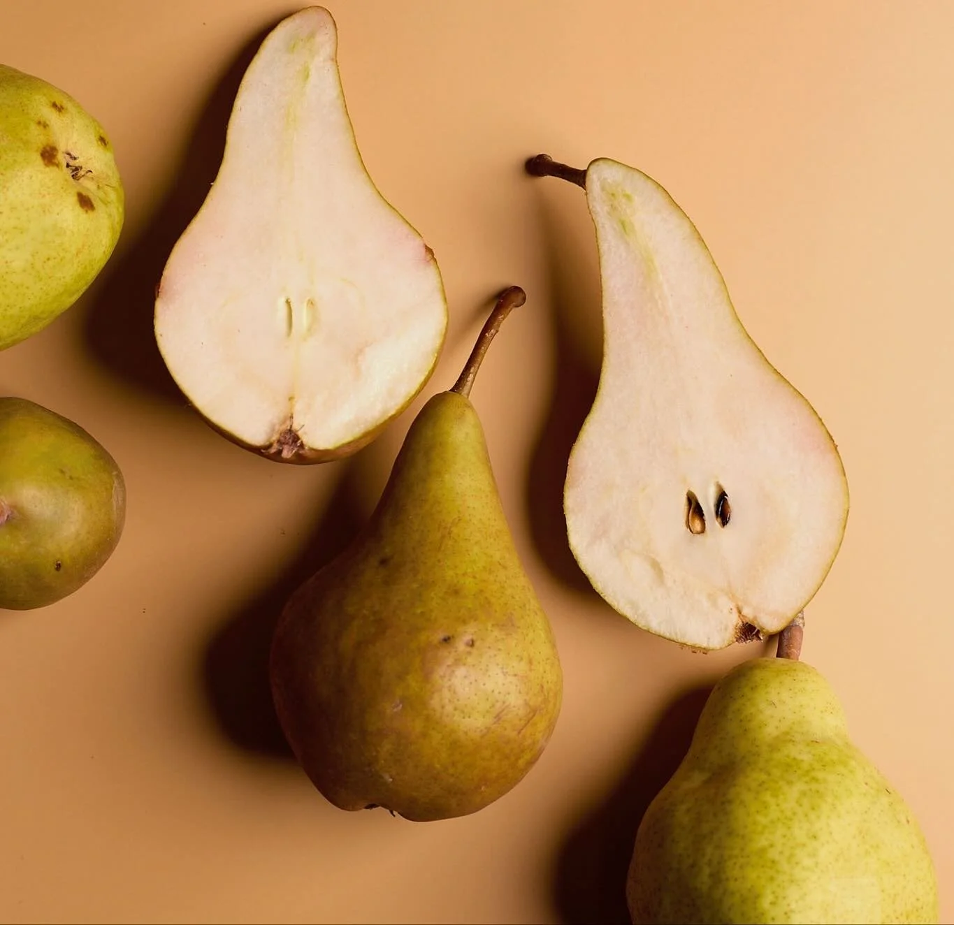 Bosc pears! Shop them at the link in our bio.