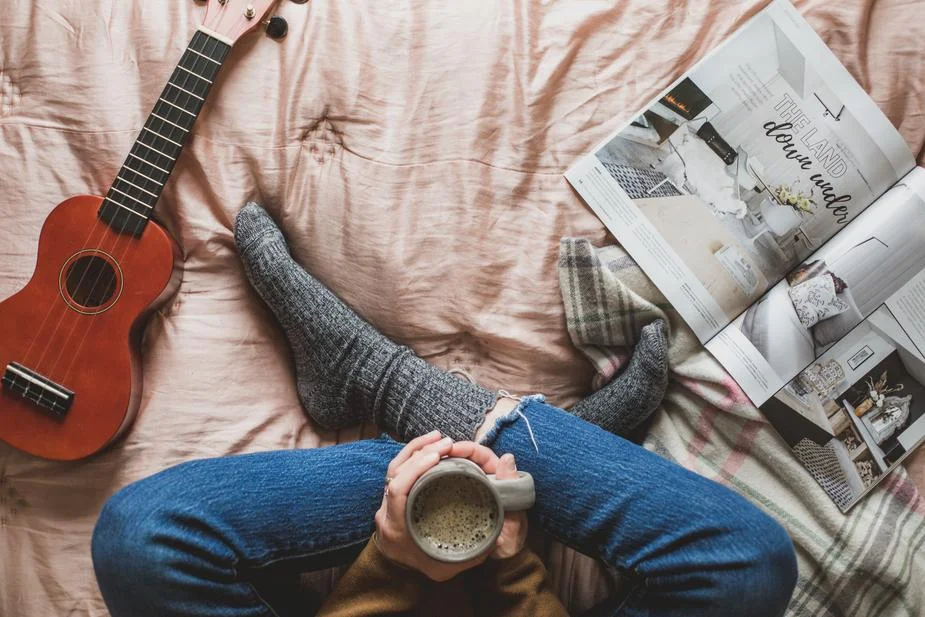 cozy-reading-in-bed_925x.jpg