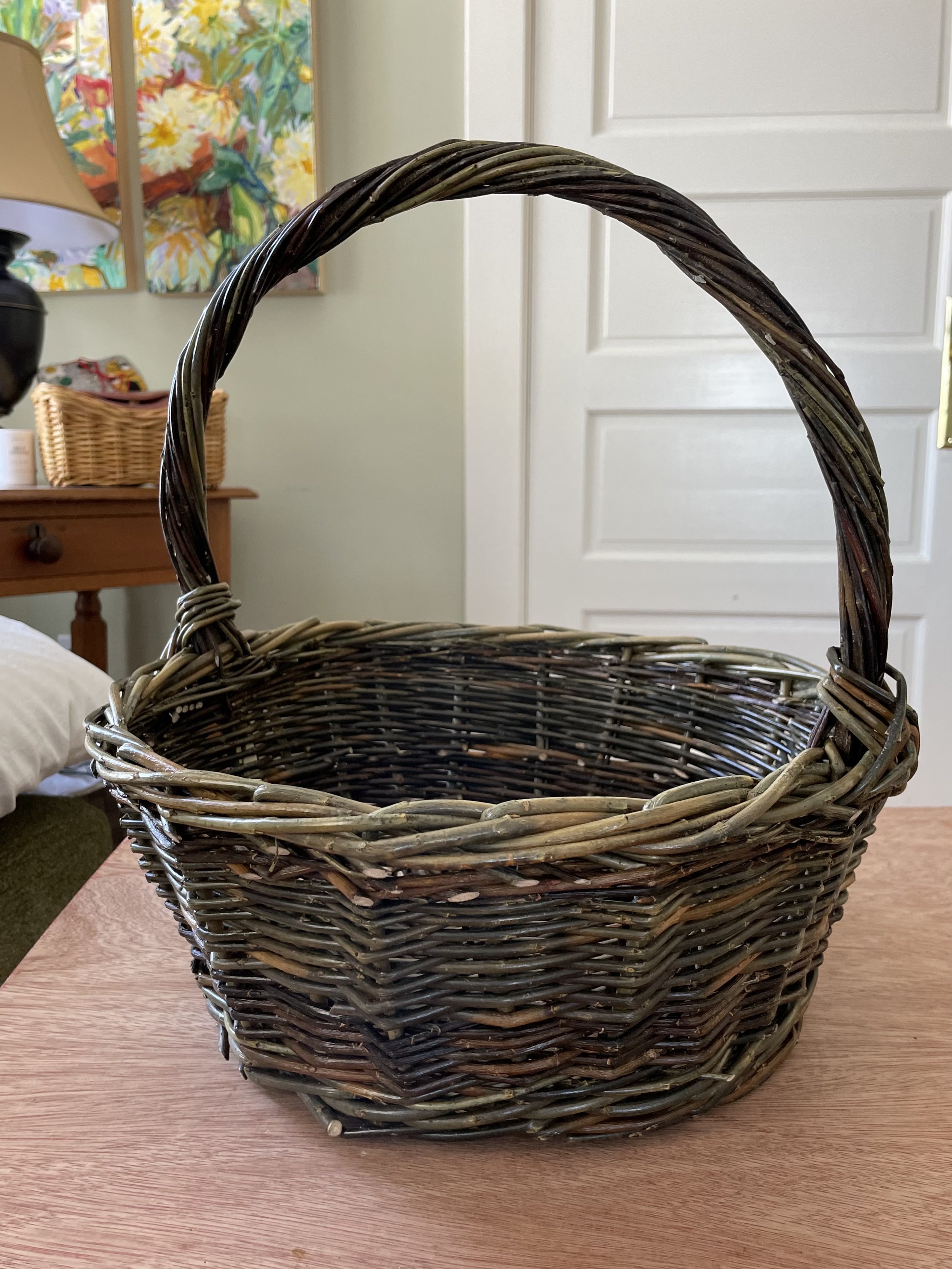 Round shopping basket