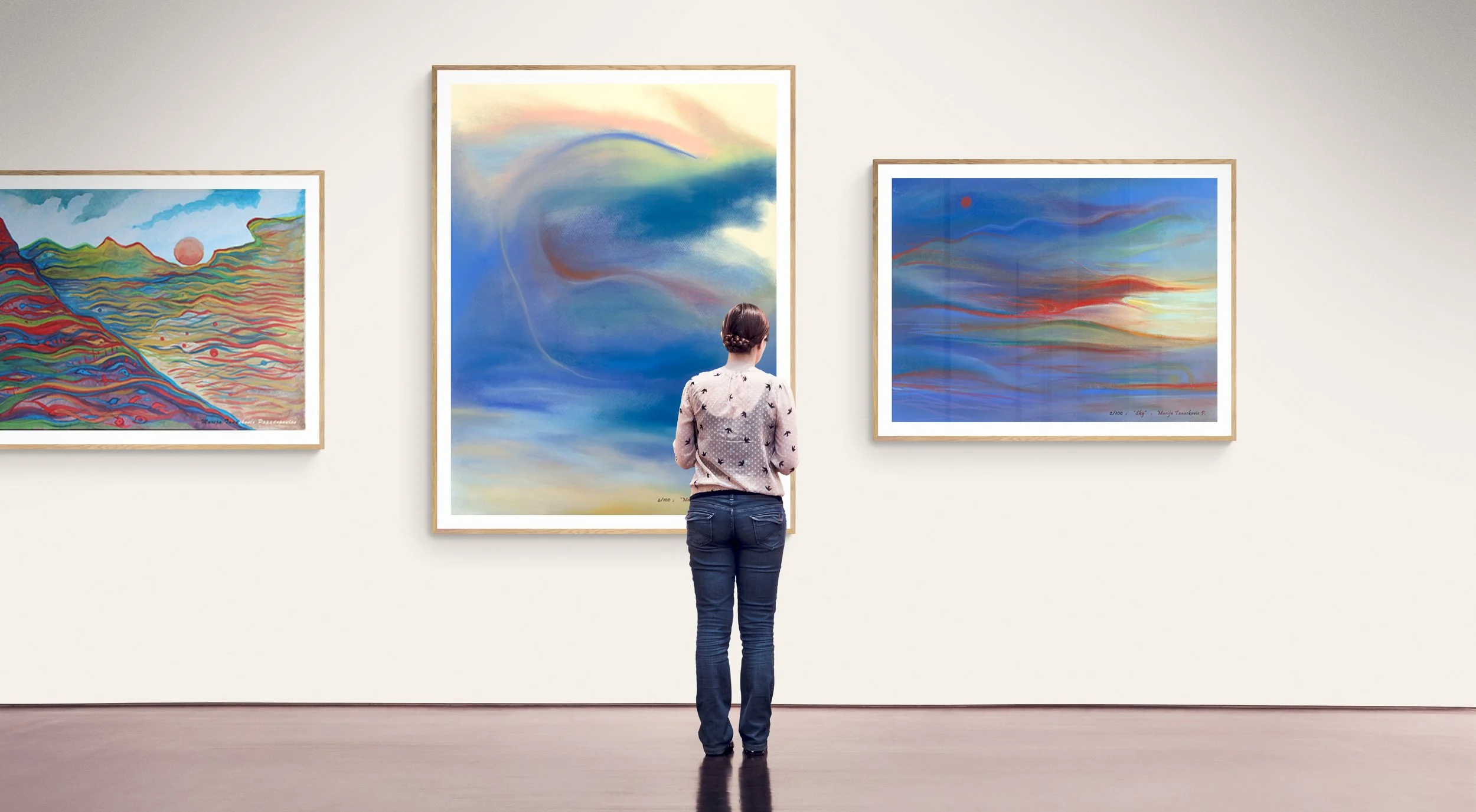 Wide_gallery_wall_and_woman.jpg