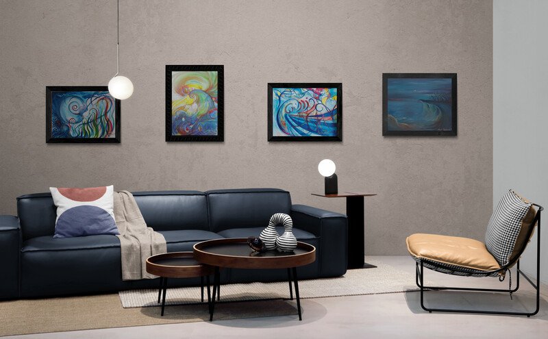 Large_leather_sofa_in_living_room.jpg