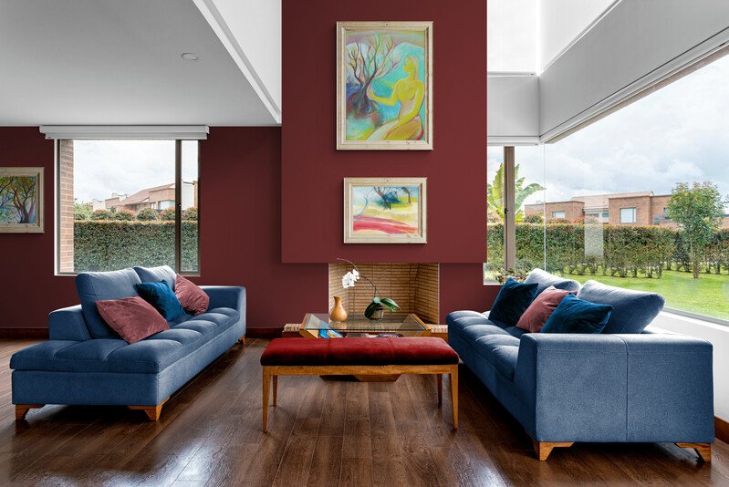 Comfy_living_room_with_garden_views.jpg