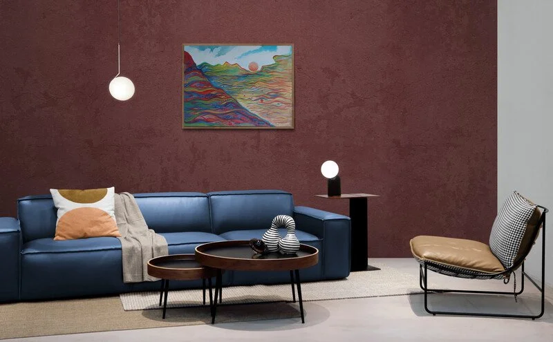 Large_leather_sofa_in_living_room.jpg