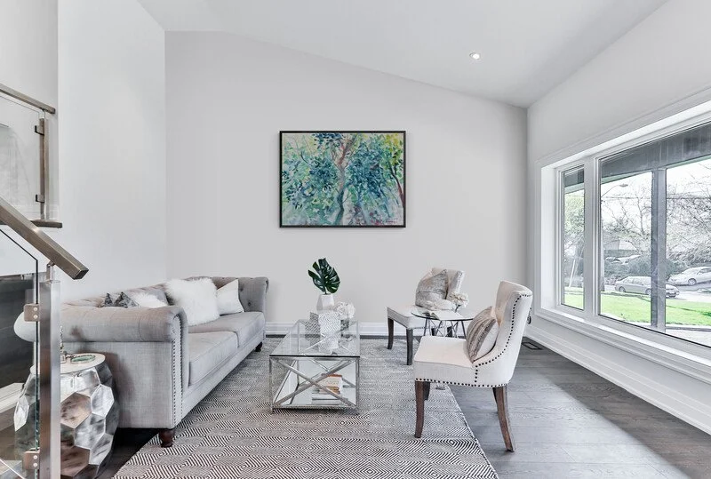 Large_bright_comfy_family_room.jpg