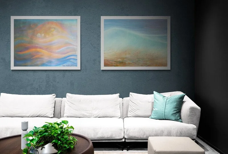 Long_comfy_sofa_in_living_room.jpg