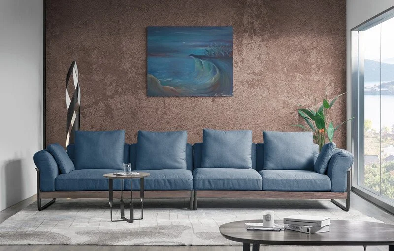 Modern_living_room_with_spectacular_view.jpg