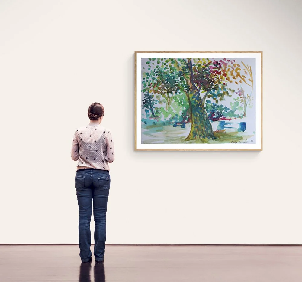 Wide_gallery_wall_and_woman.jpg