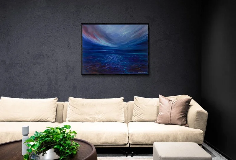 Long_comfy_sofa_in_living_room.jpg