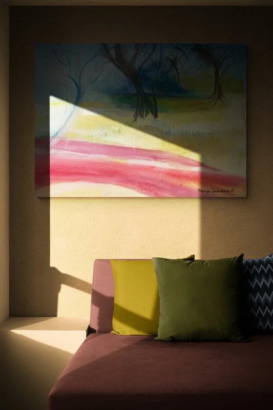 Shadow_silhouette_above_sofa.jpg