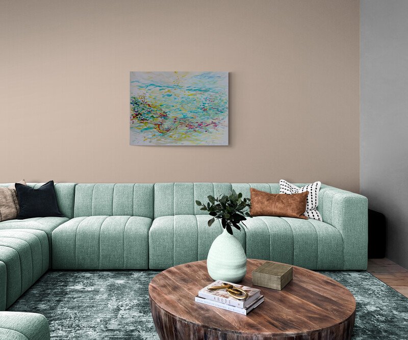 Comfy_bright_living_room_with_large_sofa.jpg