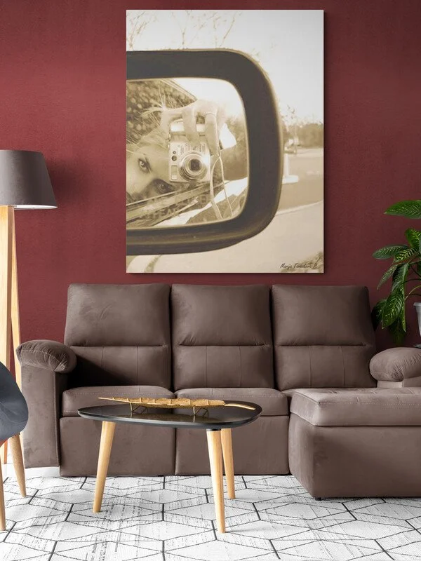 Small_cozy_living_room_interior.jpg