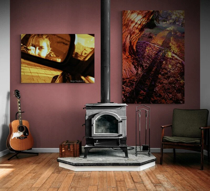 Rustic_living_room_with_fireplace.jpg