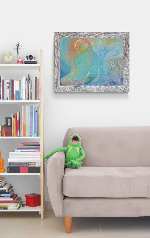 A_bookshelf_and_frog.jpg