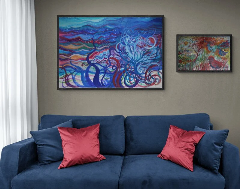 Comfy_sofa_with_cushions.jpg