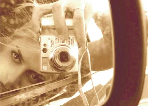 Bridging Material Tradition and Digital Consciousness in the Contemporary Art Markets 