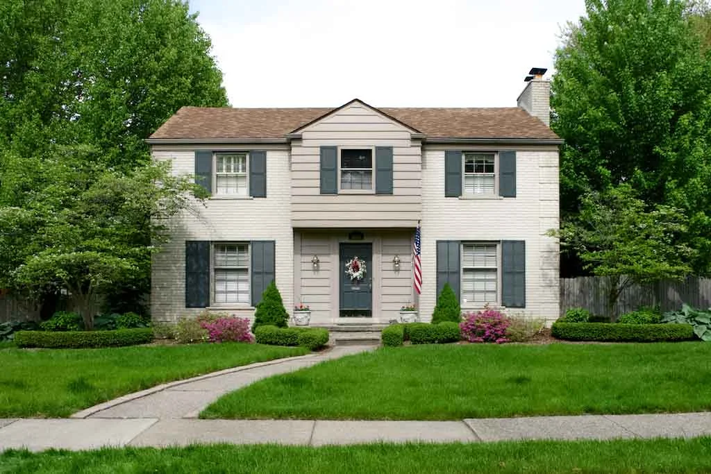  Typical Grosse Pointe house neighboring Detroit 