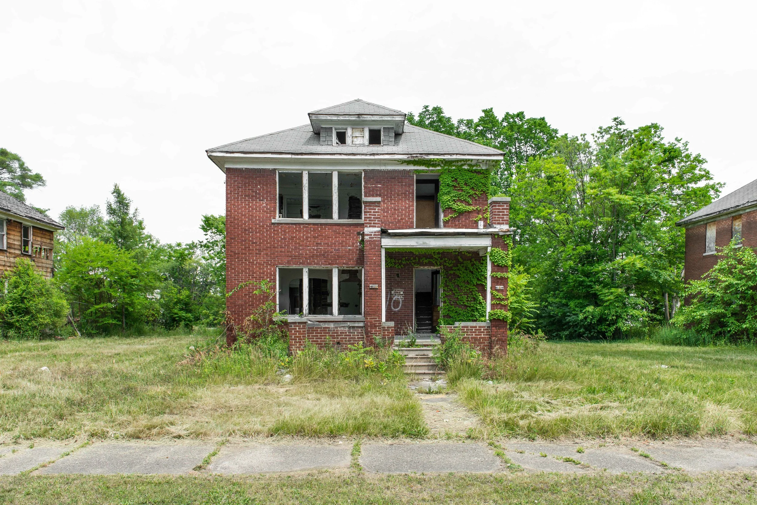  Typical Detroit house neighboring Grosse Pointe 