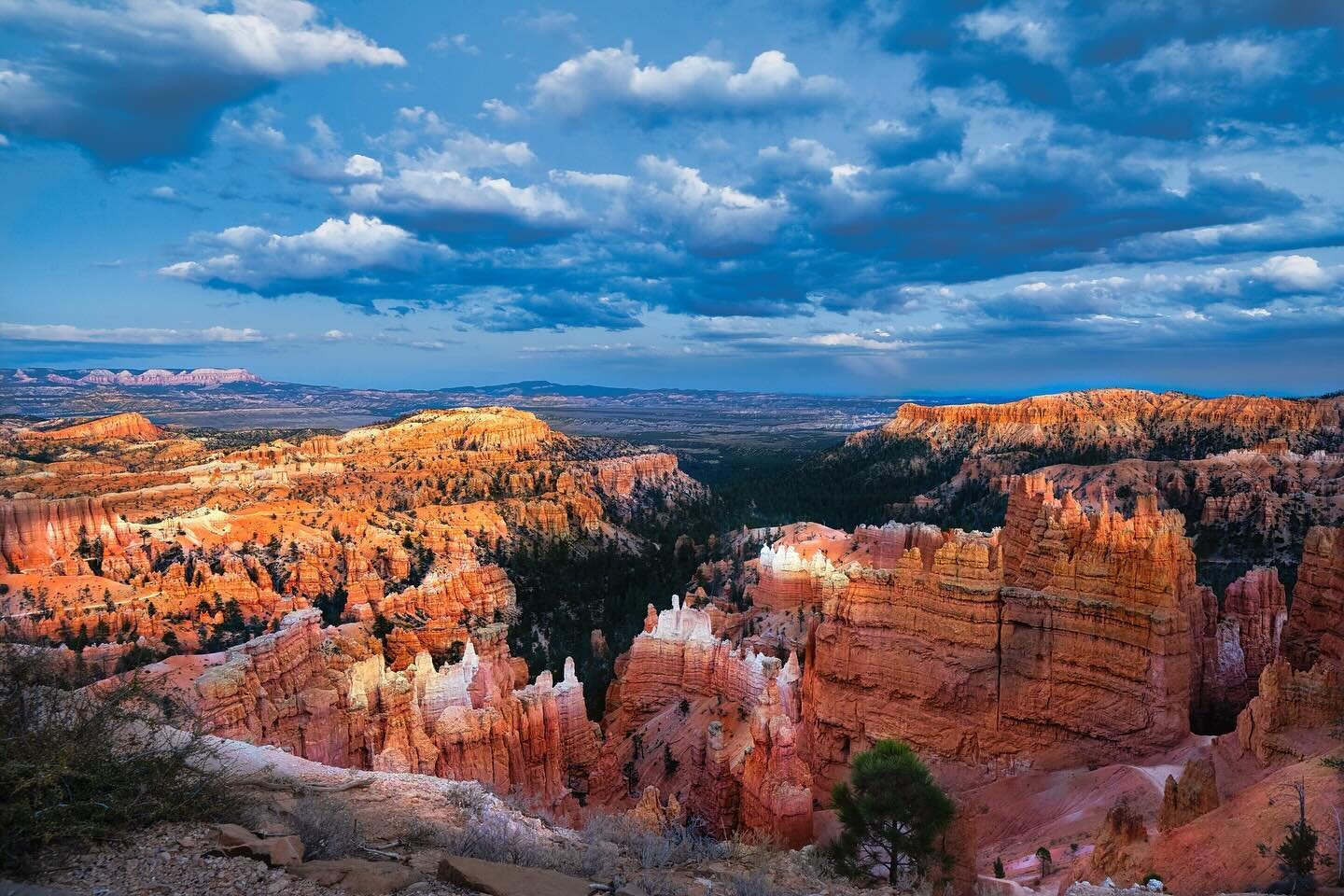 Mesmerizing Views at Bryce Canyon 

The intricate hoodoos carved by nature create a surreal panorama that words can hardly capture. Grateful for the chance to witness this natural masterpiece. 🌅❤️ #BryceCanyonMagic #NatureLover #CanyonViews #wanderl