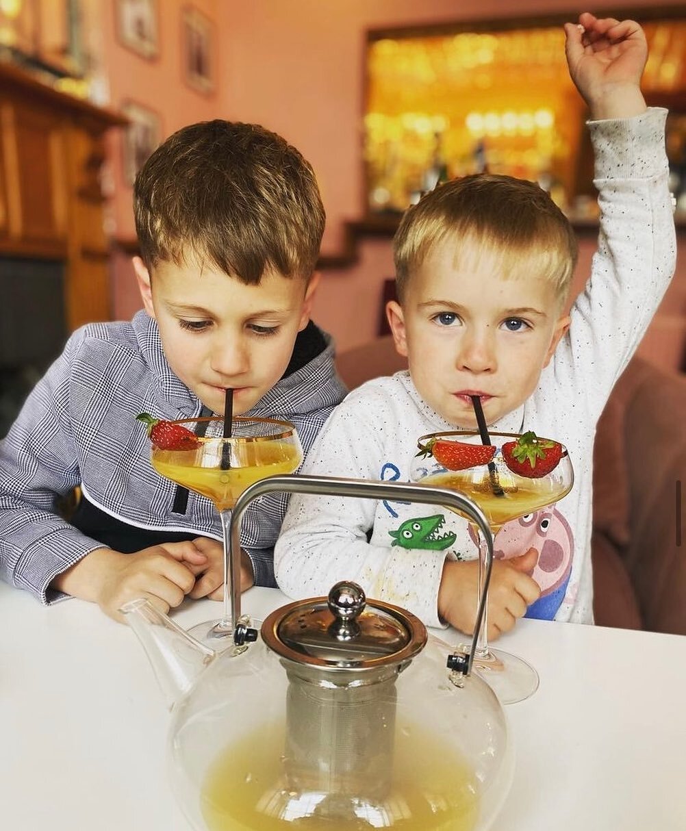 🐣 KIDS EAT FREE 🐣 

This Easter Sunday kids eat free at Deans! Available for kids under 10. 1 child per adult eats free 🌷✨

Make sure to book your table so you don&rsquo;t miss out 🌈