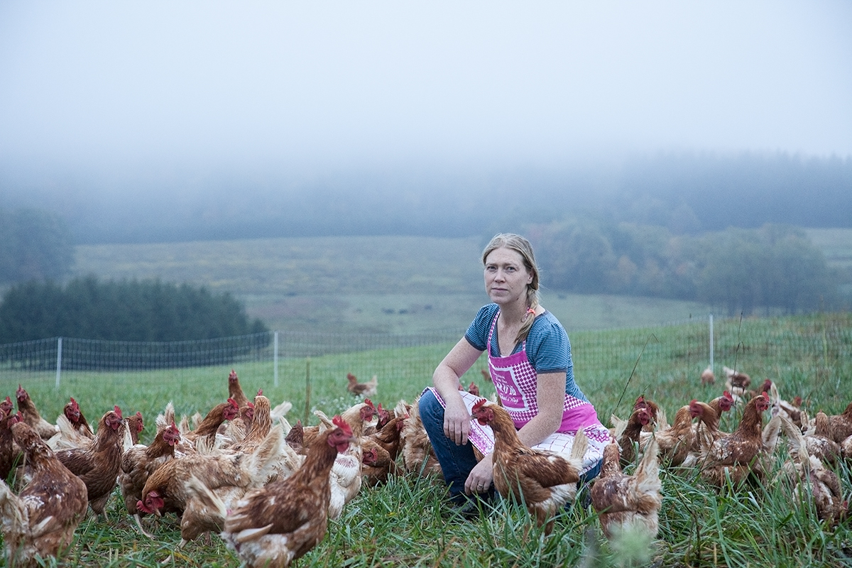 Jennie_Kahly_with_chickens_Possum_Tail_Farm_1753.jpg
