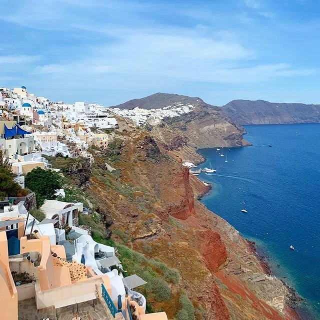 Living in a postcard #santoriniblue @goldarone