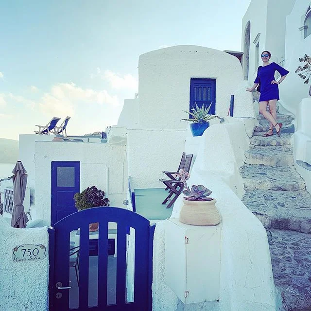 Can&rsquo;t get over the colors here 🇬🇷😍#santoriniblue