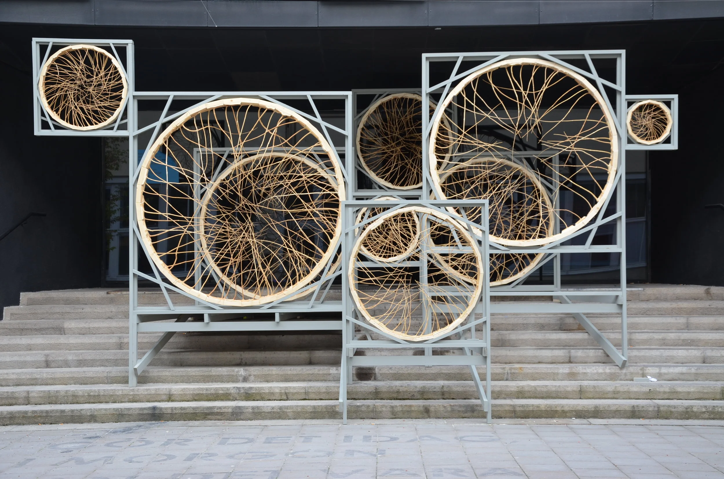  Installation av väderringar på Konstfacks vårutställning 2015 (Torrt väder)    