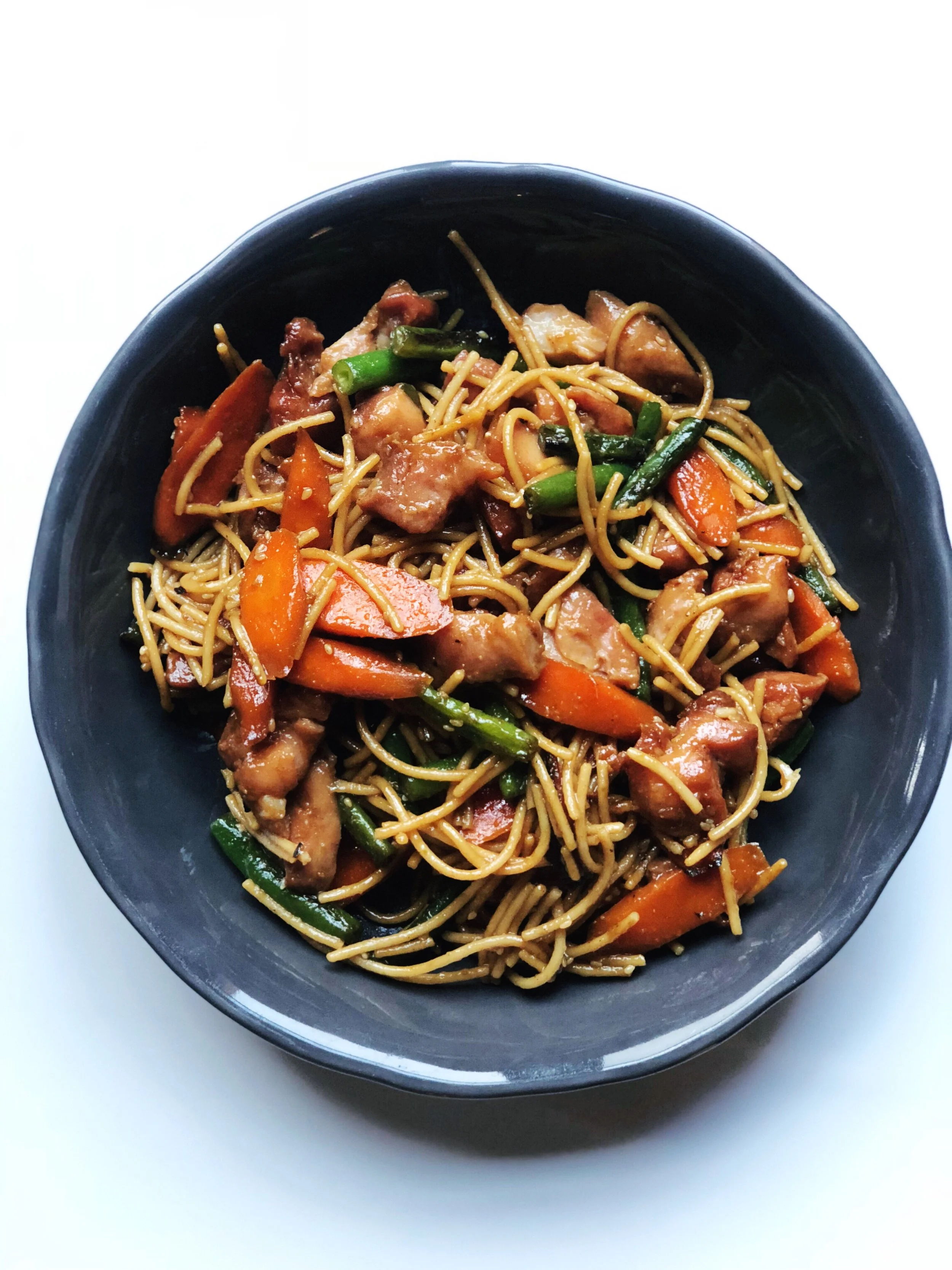 Trader Joe's Soyaki Chicken With Carrots, Green Beans & Brown Rice Noodles