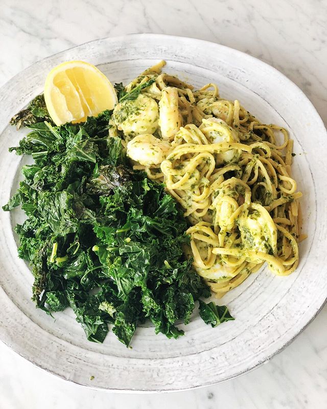 👩🏻&zwj;🍳 This dinner took me about 15 minutes to make...the longest part was cooking the pasta:
1️⃣ HIT SAVE on this post for an easy weeknight go-to dinner to add to your repertoire
2️⃣ Saute kale over high heat with a drizzle of olive oil, salt 