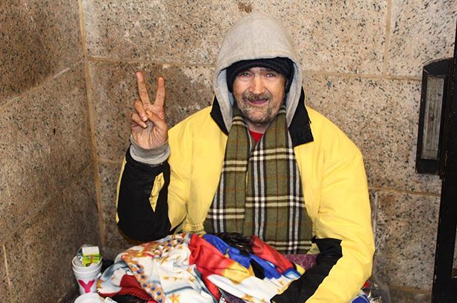 Meet our friend Lary, he sends everyone peace and love for the New Year❤️💫 #helpthehomeless #nyc #wevegotyoucovered #spreadlove #nychomeless #helppeople #thehomies #homelesslivesmatter