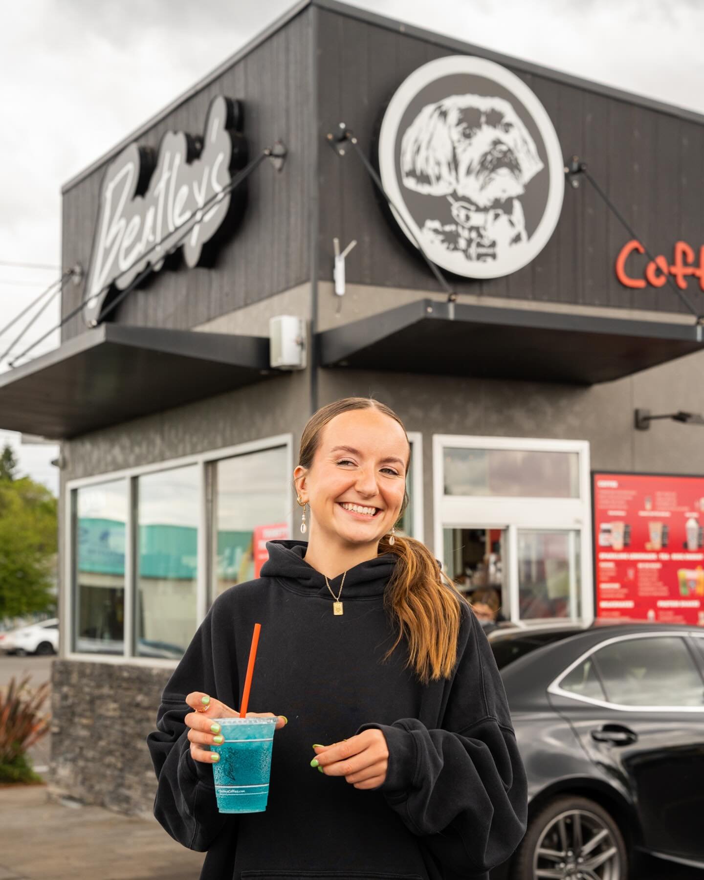 Now Hiring for Salem locations! 🤩

What you need to apply:
🌟 Positive vibes
🌟Want to work a minimum of 4 days per week (30+ hours per week) 
🌟Available weekends &amp; holidays
🌟Want to be part of our team for at least 2 years 

Please drop off y