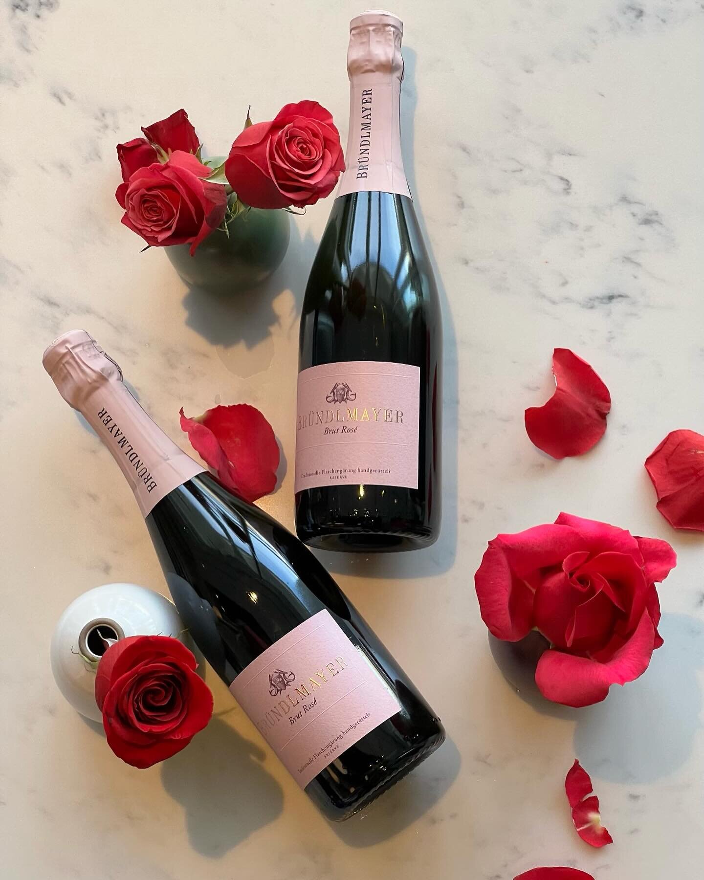 we ❤️ you

Here is a lovely picture of one of tonight&rsquo;s special pairings, selected and photographed by our beloved wine maven @rachel_krull 

Brundlmayer Brut Rose Kamptal, Austria