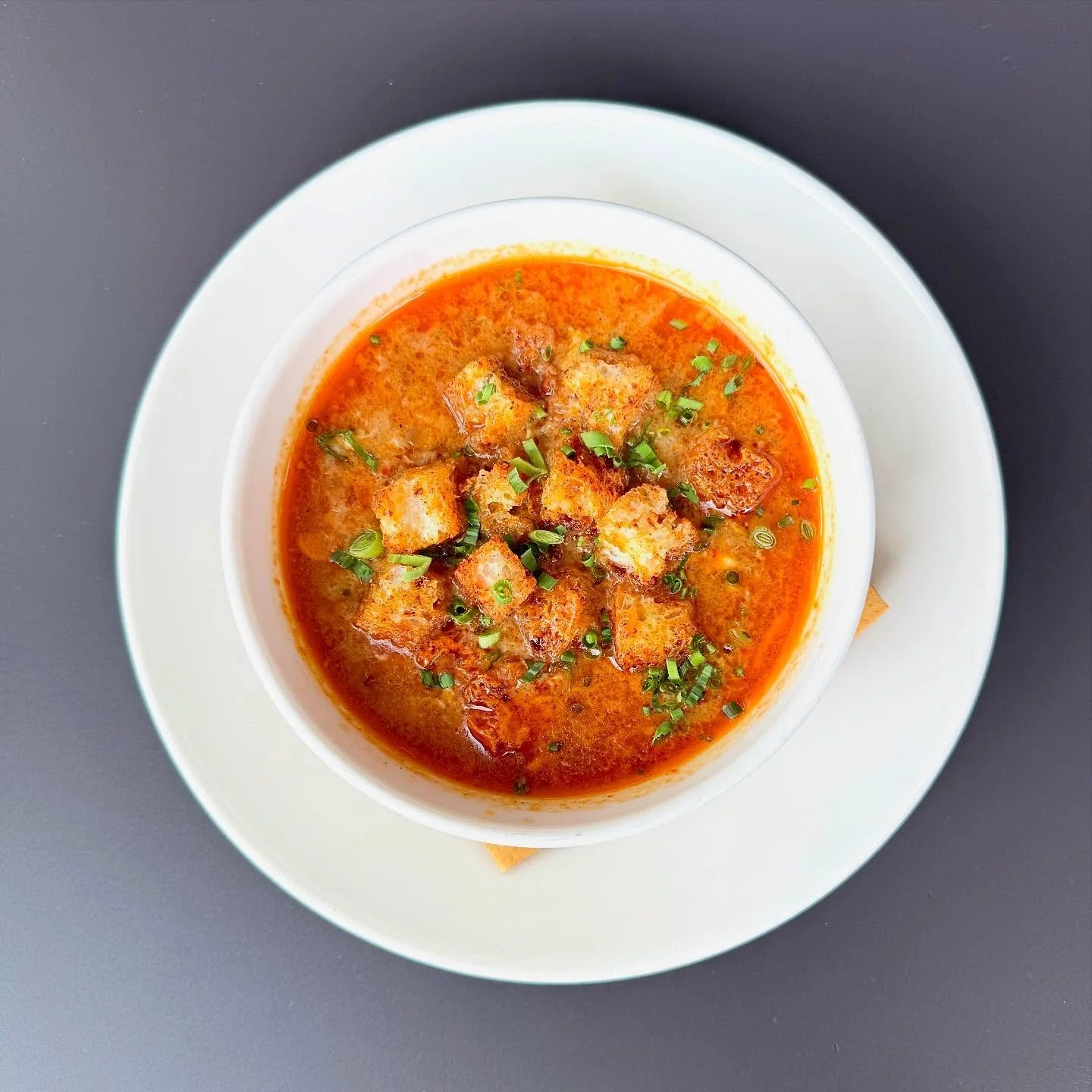 Spanish Garlic Soup &bull; spring onion, smoked paprika, olive oil, croutons 

Lunch menu only

📸 @branpanobread #tra1900 #1900bldg