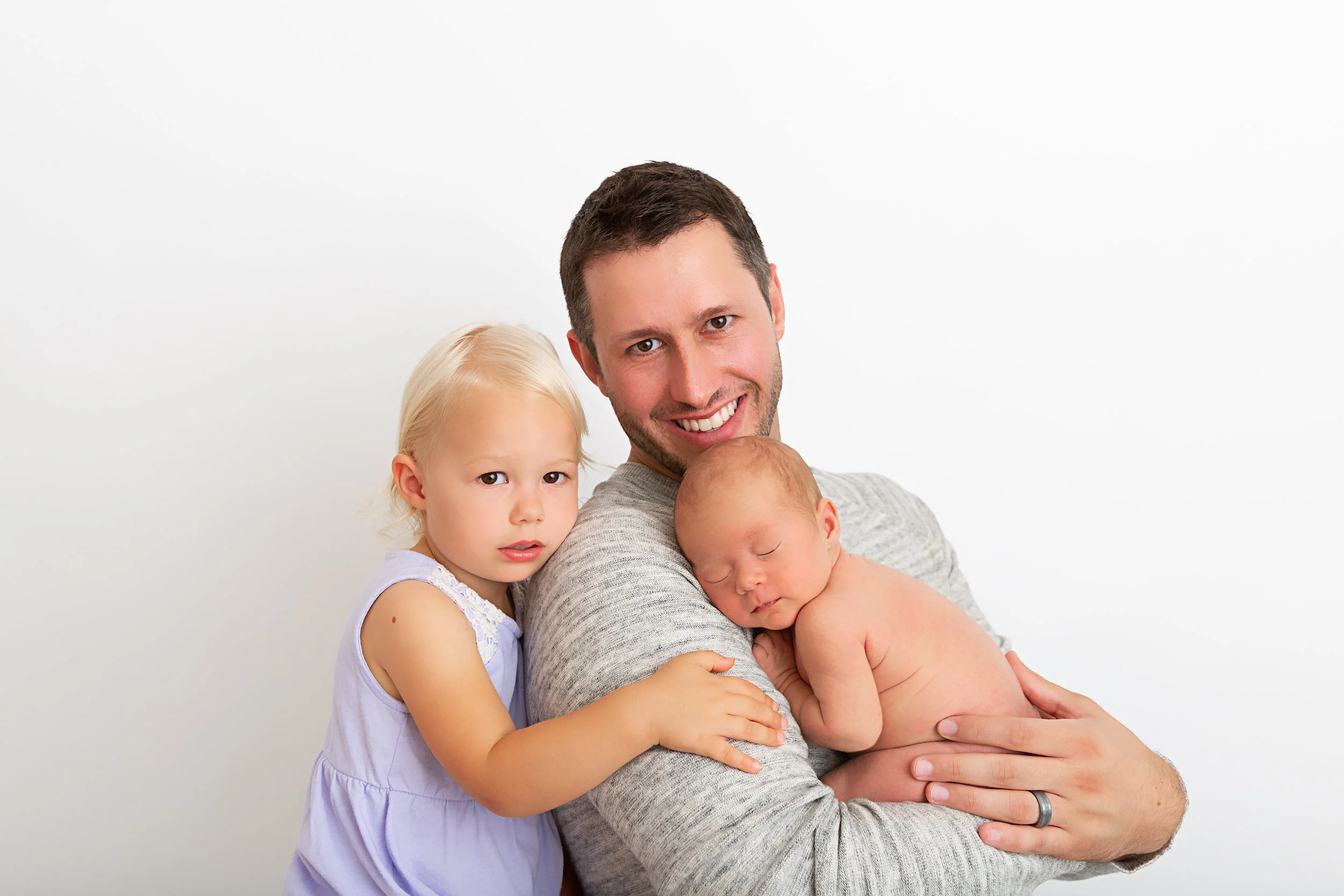 daddy with new baby and big sister