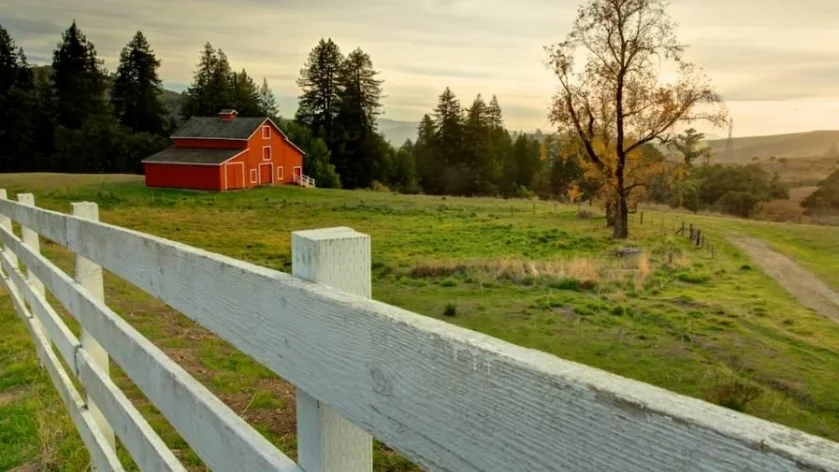 20363La_Honda_Barn.jpg