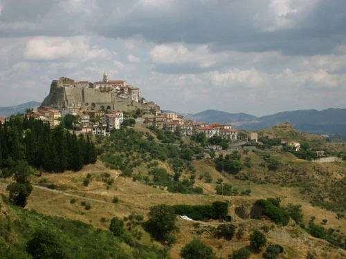The village of Noepoli from afar.